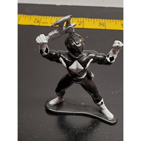 1993 Bandai Black Power Ranger Figurine With Axe Weapon - Picture 1 of 7